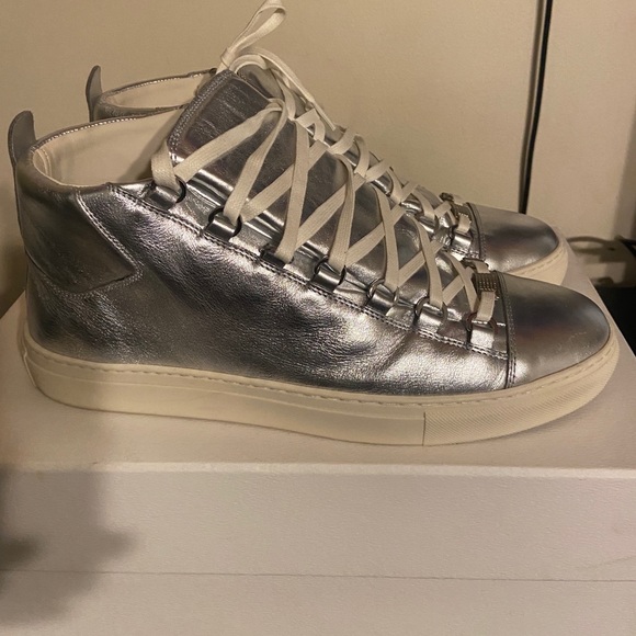 Balenciaga - Picture 2 of 6